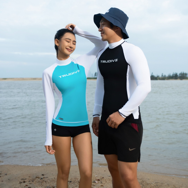  Trudive-Men's Rashguard